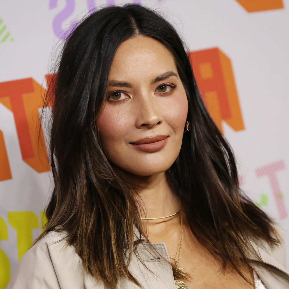 This is why Olivia Munn leaked her own private texts to Anna Faris