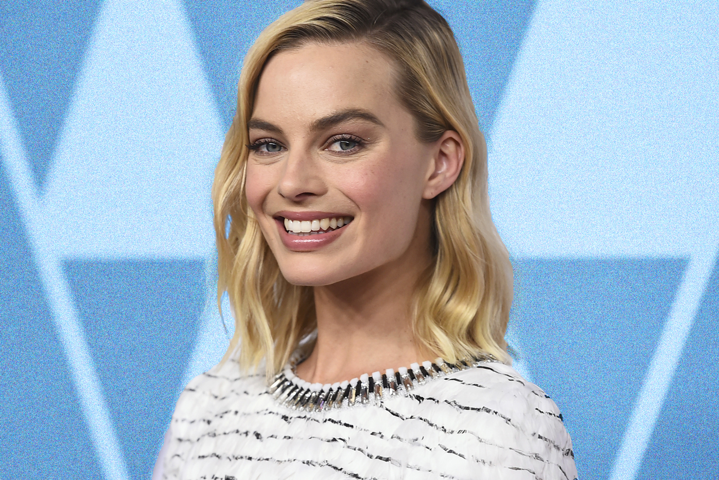 Margot Robbie on why women should stop apologising