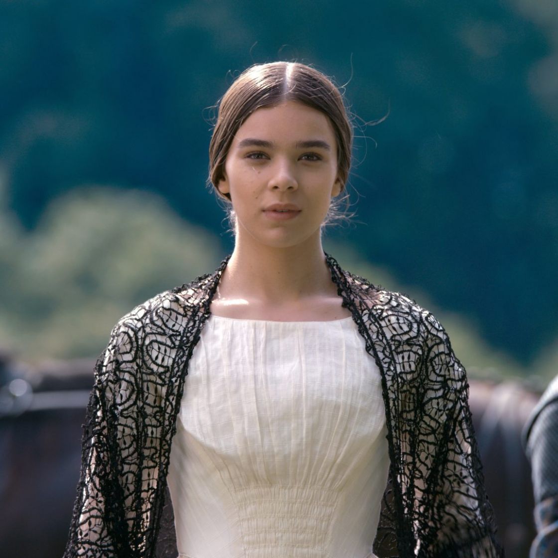 Dickinson review: Hailee Steinfeld shines as Emily Dickinson