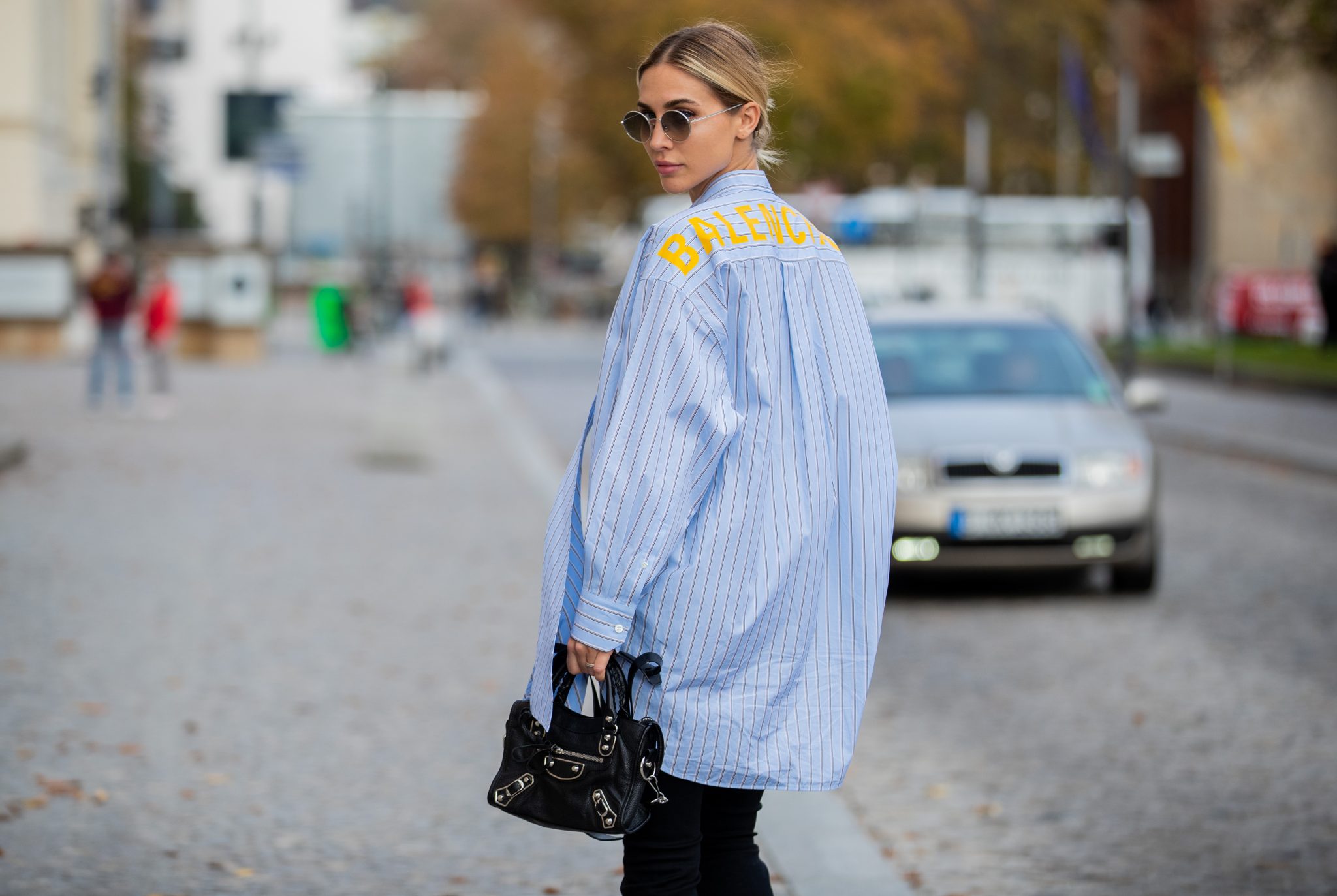 Oversized shirt street style online