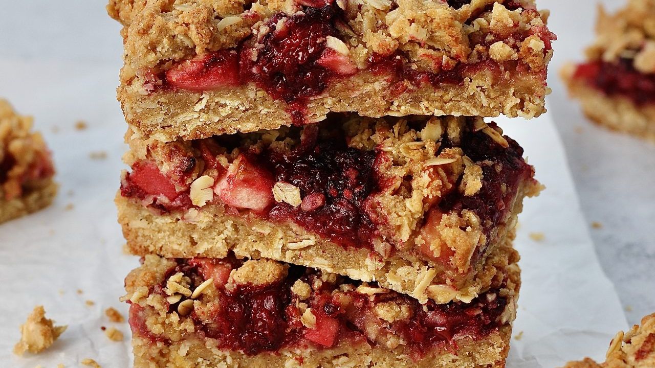 Apple and blackberry crumble bar recipe