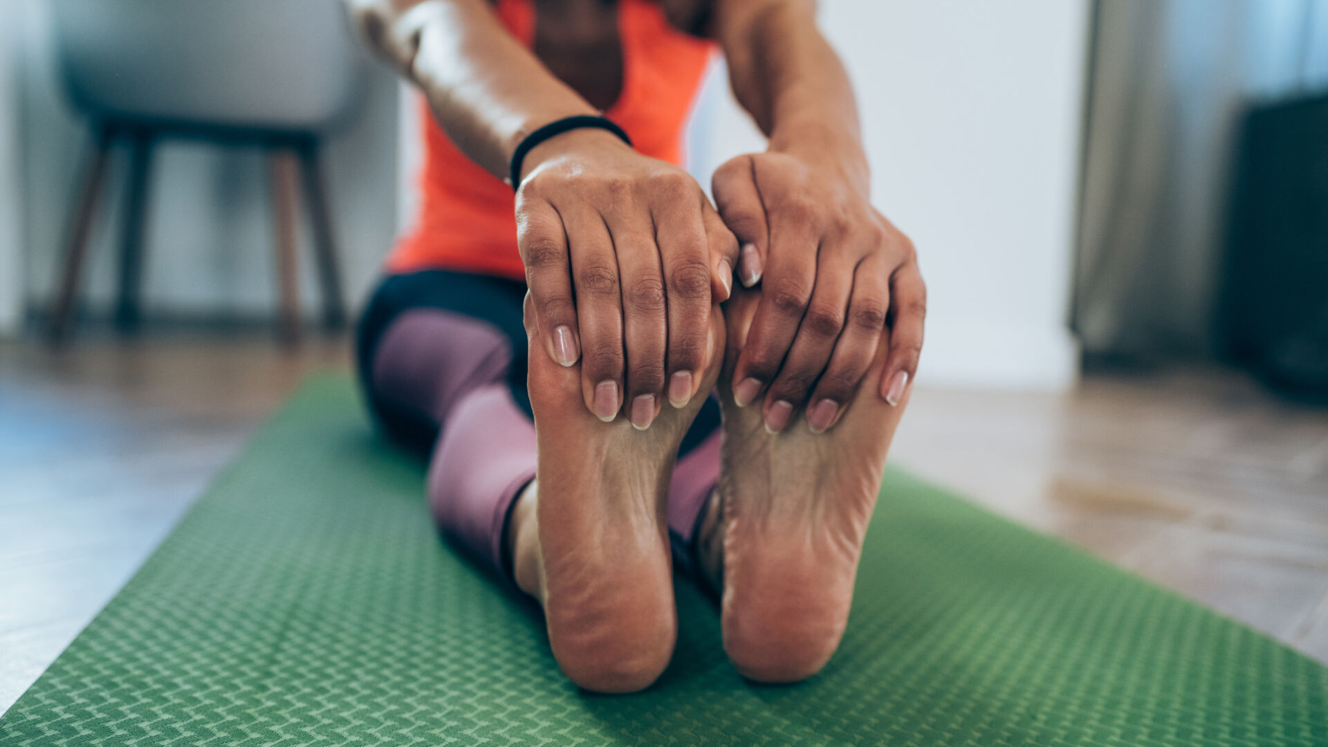 3 plantar fasciitis stretches and exercises to relieve pain and improve mobility